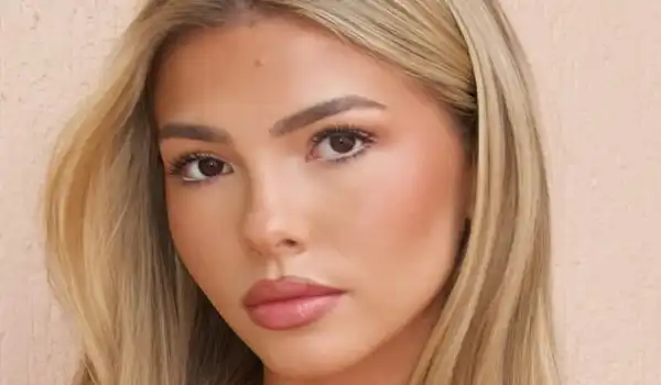 Bella Lewicki #InstaSportBio